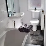 Cosy 3 Bedroom House In Beeston, Leeds, Ls11 7jp Hébergement de vacances