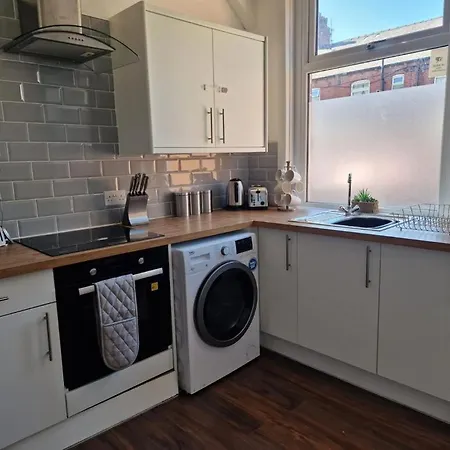 Cosy 3 Bedroom House In Beeston, Leeds, Ls11 7jp 度假居