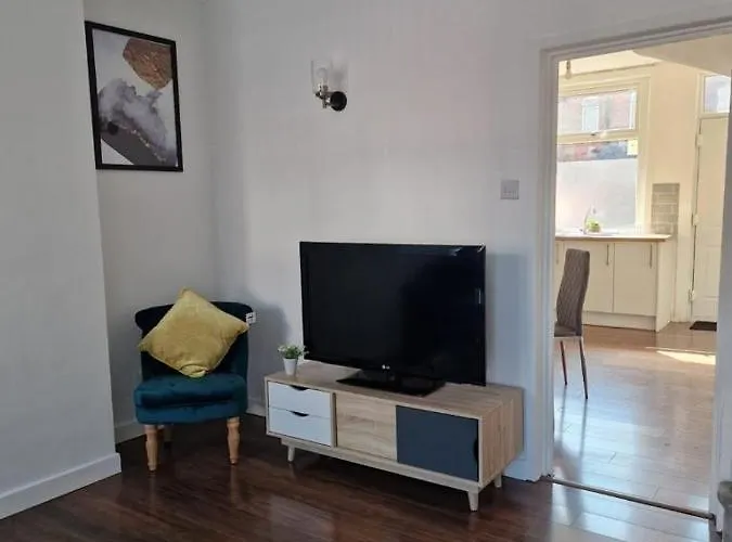 Cosy 3 Bedroom House In Beeston, Leeds, Ls11 7jp