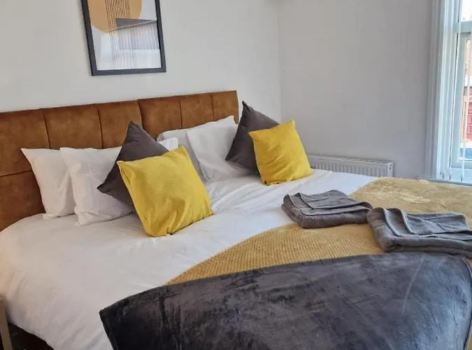 度假居 Cosy 3 Bedroom House In Beeston, Leeds, Ls11 7jp 利兹