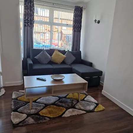 Feriehus Cosy 3 Bedroom House In Beeston, Leeds, Ls11 7jp