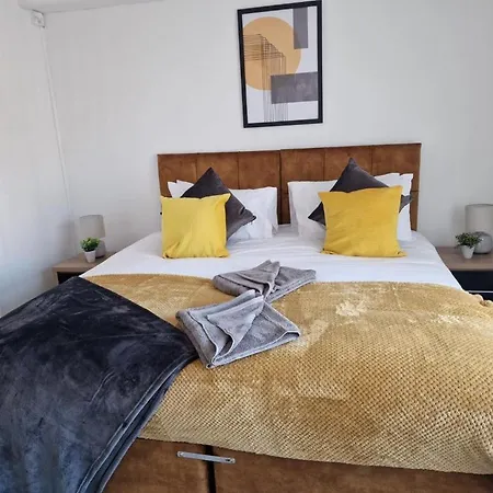 Cosy 3 Bedroom House In Beeston, Leeds, Ls11 7jp Feriehus Leeds (West Yorkshire)